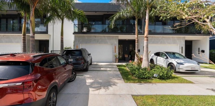 Townhouse in Fort Lauderdale, Florida 4 bedrooms, 256.78 sq.m. № 1345782