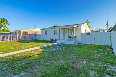 Villa ou maison à vendre à Hialeah, Floride: 3 chambres, 86.86 m2 № 1345728 - photo 15