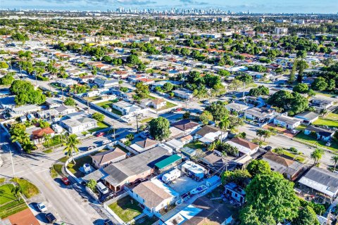 Villa ou maison à vendre à Hialeah, Floride: 3 chambres, 86.86 m2 № 1345728 - photo 4