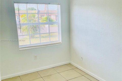 Townhouse in Miami Gardens, Florida 3 bedrooms, 92.81 sq.m. № 1028593 - photo 8
