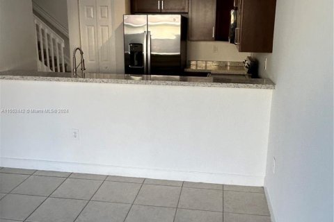Townhouse in Homestead, Florida 4 bedrooms, 163.97 sq.m. № 1076328 - photo 7