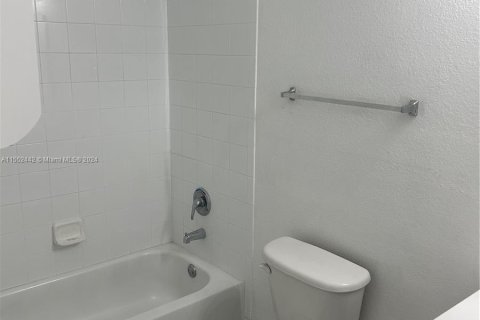 Townhouse in Homestead, Florida 4 bedrooms, 163.97 sq.m. № 1076328 - photo 25