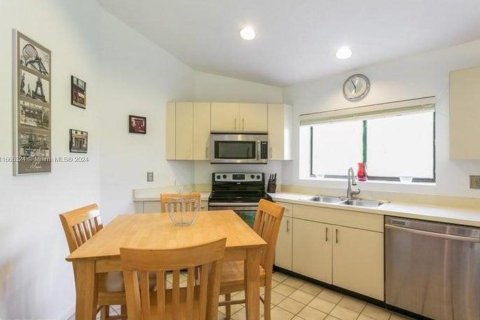 Condo in Palm Beach Gardens, Florida, 3 bedrooms  № 1383628 - photo 2