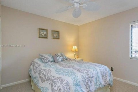 Condo in Palm Beach Gardens, Florida, 3 bedrooms  № 1383628 - photo 9