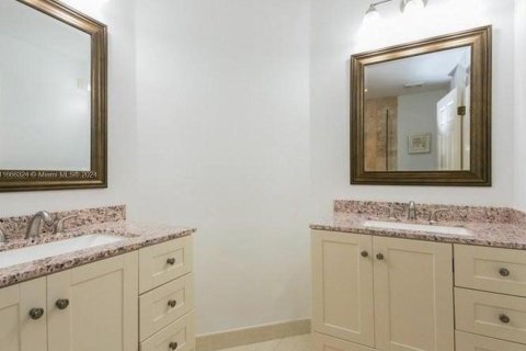 Condo in Palm Beach Gardens, Florida, 3 bedrooms  № 1383628 - photo 8