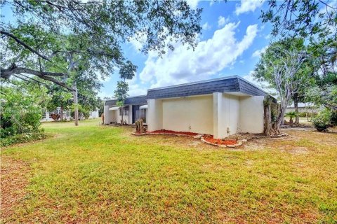 Villa ou maison à vendre à Tamarac, Floride: 3 chambres, 170.57 m2 № 1383627 - photo 3