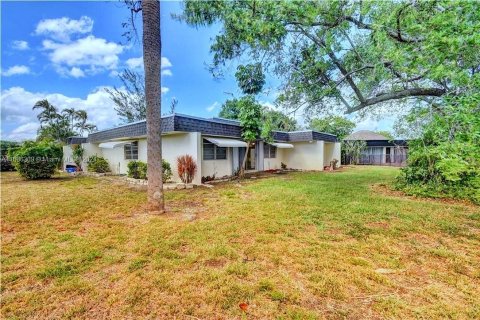 Casa en venta en Tamarac, Florida, 3 dormitorios, 170.57 m2 № 1383627 - foto 2