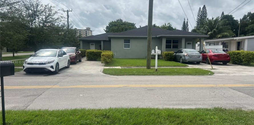 Commercial property in Miami, Florida 272.11 sq.m. № 1397710