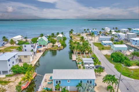 House in Big Pine Key, Florida 3 bedrooms № 1397606 - photo 1