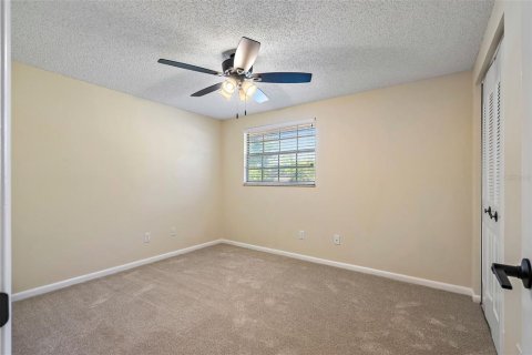 House in Tampa, Florida 4 bedrooms, 181.25 sq.m. № 1089927 - photo 15