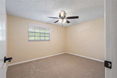 House in Tampa, Florida 4 bedrooms, 181.25 sq.m. № 1089927 - photo 17