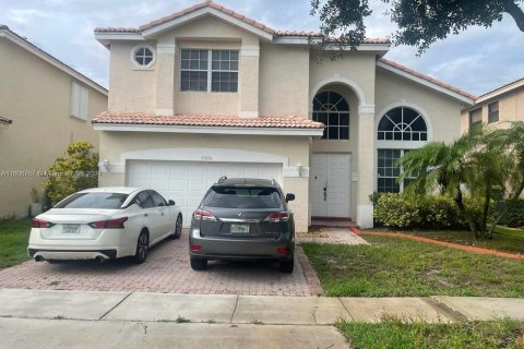 Casa en venta en Miramar, Florida, 4 dormitorios, 251.49 m2 № 1227402 - foto 1