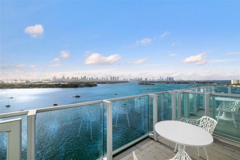 Condo in Miami Beach, Florida, 1 bedroom  № 1223747 - photo 17