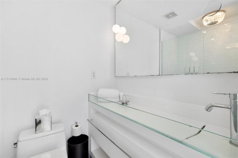 Condo in Miami Beach, Florida, 1 bedroom  № 1223747 - photo 13