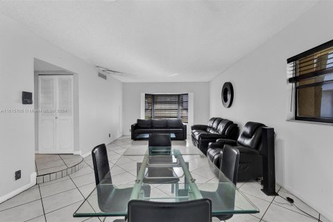 Copropriété à vendre à Davie, Floride: 3 chambres, 162.58 m2 № 1236769 - photo 4