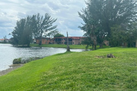 Copropriété à vendre à Hialeah, Floride: 2 chambres, 69.68 m2 № 1325354 - photo 20