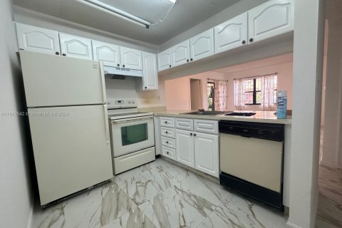 Copropriété à vendre à Hialeah, Floride: 2 chambres, 69.68 m2 № 1325354 - photo 6