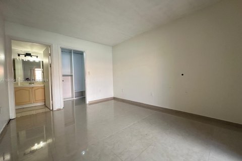 Condo in Hialeah, Florida, 2 bedrooms  № 1325354 - photo 8