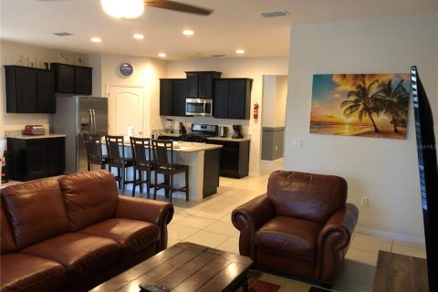 Casa en venta en Davenport, Florida, 6 dormitorios, 303.79 m2 № 1323926 - foto 3