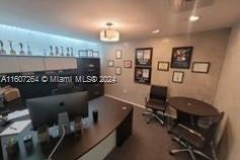 Propiedad comercial en venta en Coral Gables, Florida № 1228360 - foto 5