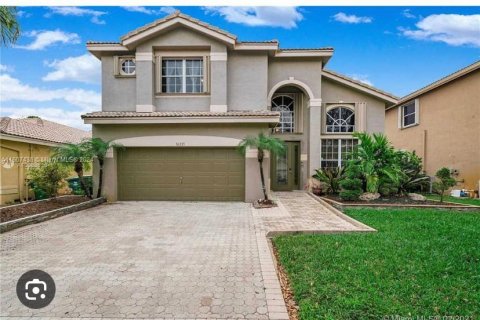 Villa ou maison à vendre à Miramar, Floride: 4 chambres, 251.49 m2 № 1228441 - photo 1