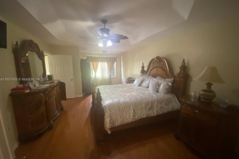 House in Miramar, Florida 4 bedrooms, 251.49 sq.m. № 1228441 - photo 8