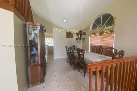 Villa ou maison à vendre à Miramar, Floride: 4 chambres, 251.49 m2 № 1228441 - photo 3