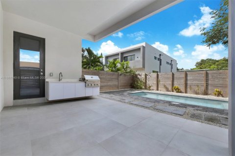 Townhouse in Miami, Florida 4 bedrooms, 225.66 sq.m. № 1413840 - photo 5