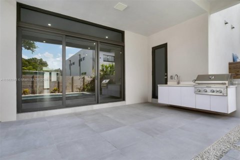 Townhouse in Miami, Florida 4 bedrooms, 225.66 sq.m. № 1413840 - photo 4