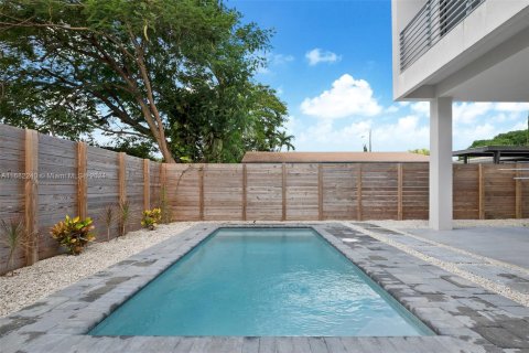 Townhouse in Miami, Florida 4 bedrooms, 225.66 sq.m. № 1413840 - photo 26