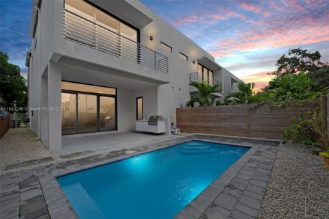 Townhouse in Miami, Florida 4 bedrooms, 225.66 sq.m. № 1413840 - photo 27