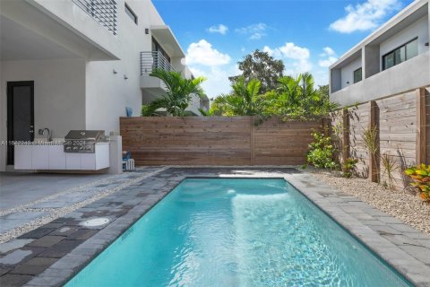 Townhouse in Miami, Florida 4 bedrooms, 225.66 sq.m. № 1413840 - photo 6