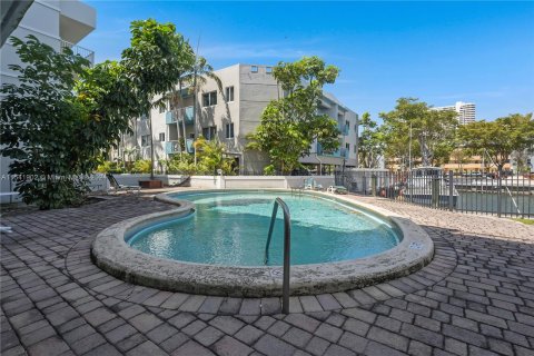 Condominio en venta en North Miami Beach, Florida, 2 dormitorios, 90.12 m2 № 1065385 - foto 16
