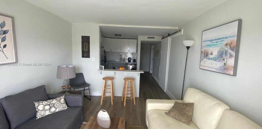 Condo à North Miami Beach, Floride, 2 chambres  № 1065385