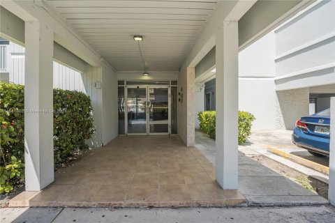 Condo in North Miami Beach, Florida, 2 bedrooms  № 1065385 - photo 22