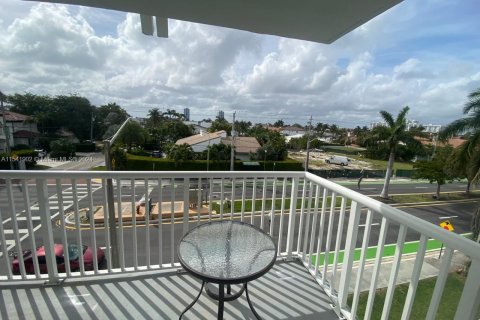 Copropriété à vendre à North Miami Beach, Floride: 2 chambres, 90.12 m2 № 1065385 - photo 6