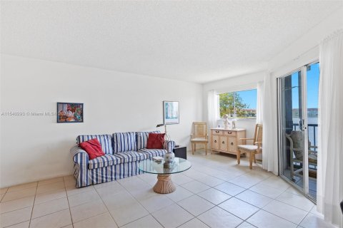 Condominio en venta en Pembroke Pines, Florida, 1 dormitorio, 91.6 m2 № 1042898 - foto 5