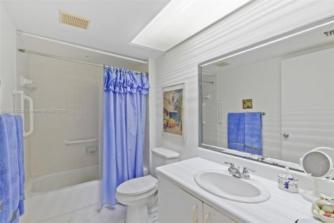 Condominio en venta en Pembroke Pines, Florida, 1 dormitorio, 91.6 m2 № 1042898 - foto 21