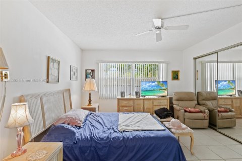 Condo in Pembroke Pines, Florida, 1 bedroom  № 1042898 - photo 20