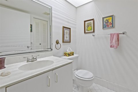 Condo in Pembroke Pines, Florida, 1 bedroom  № 1042898 - photo 16
