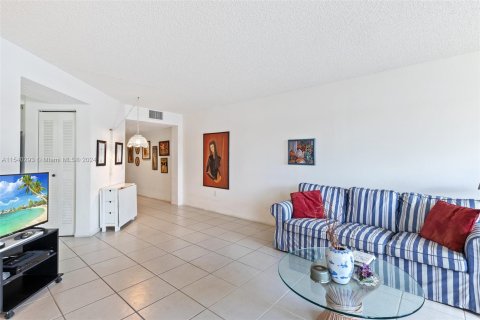 Condominio en venta en Pembroke Pines, Florida, 1 dormitorio, 91.6 m2 № 1042898 - foto 6