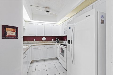 Condominio en venta en Pembroke Pines, Florida, 1 dormitorio, 91.6 m2 № 1042898 - foto 12