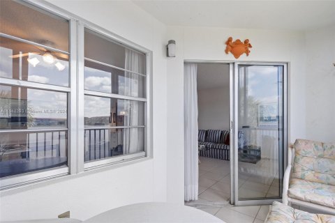 Condominio en venta en Pembroke Pines, Florida, 1 dormitorio, 91.6 m2 № 1042898 - foto 24