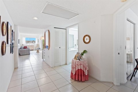 Condominio en venta en Pembroke Pines, Florida, 1 dormitorio, 91.6 m2 № 1042898 - foto 18