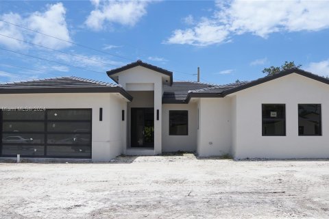 House in Cutler Bay, Florida 4 bedrooms № 1233176 - photo 2