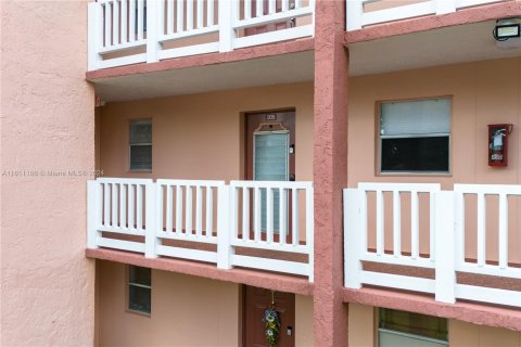 Condo in Sunrise, Florida, 1 bedroom  № 1233175 - photo 20