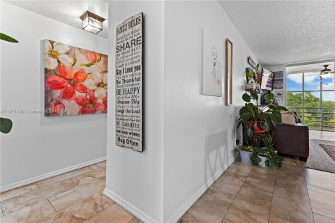 Condo in Sunrise, Florida, 1 bedroom  № 1233175 - photo 11