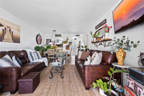 Condo in Sunrise, Florida, 1 bedroom  № 1233175 - photo 4