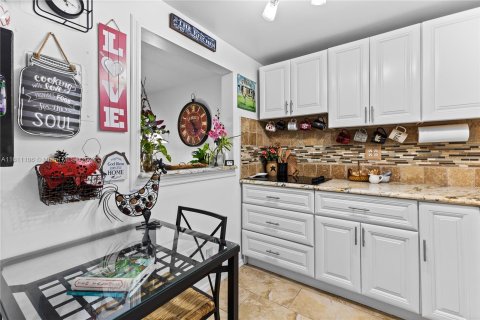 Condo in Sunrise, Florida, 1 bedroom  № 1233175 - photo 5