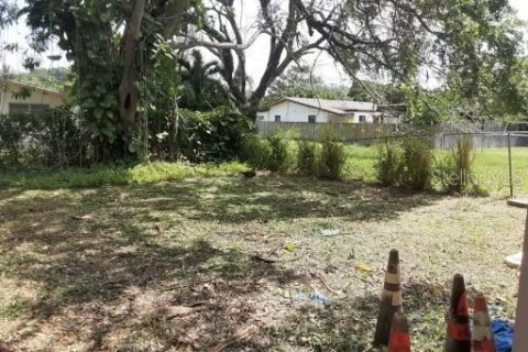 Commercial property in Miami, Florida 62.15 sq.m. № 1387632 - photo 3